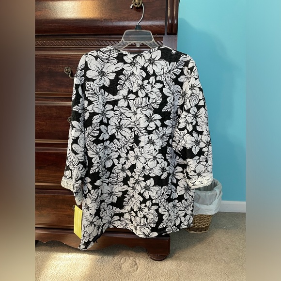 Black Floral shirt - Picture 2 of 4